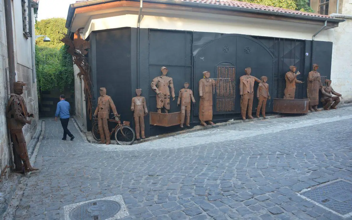 “Tarihi Bey Mahallesi’nin hafızası yok ediliyor”