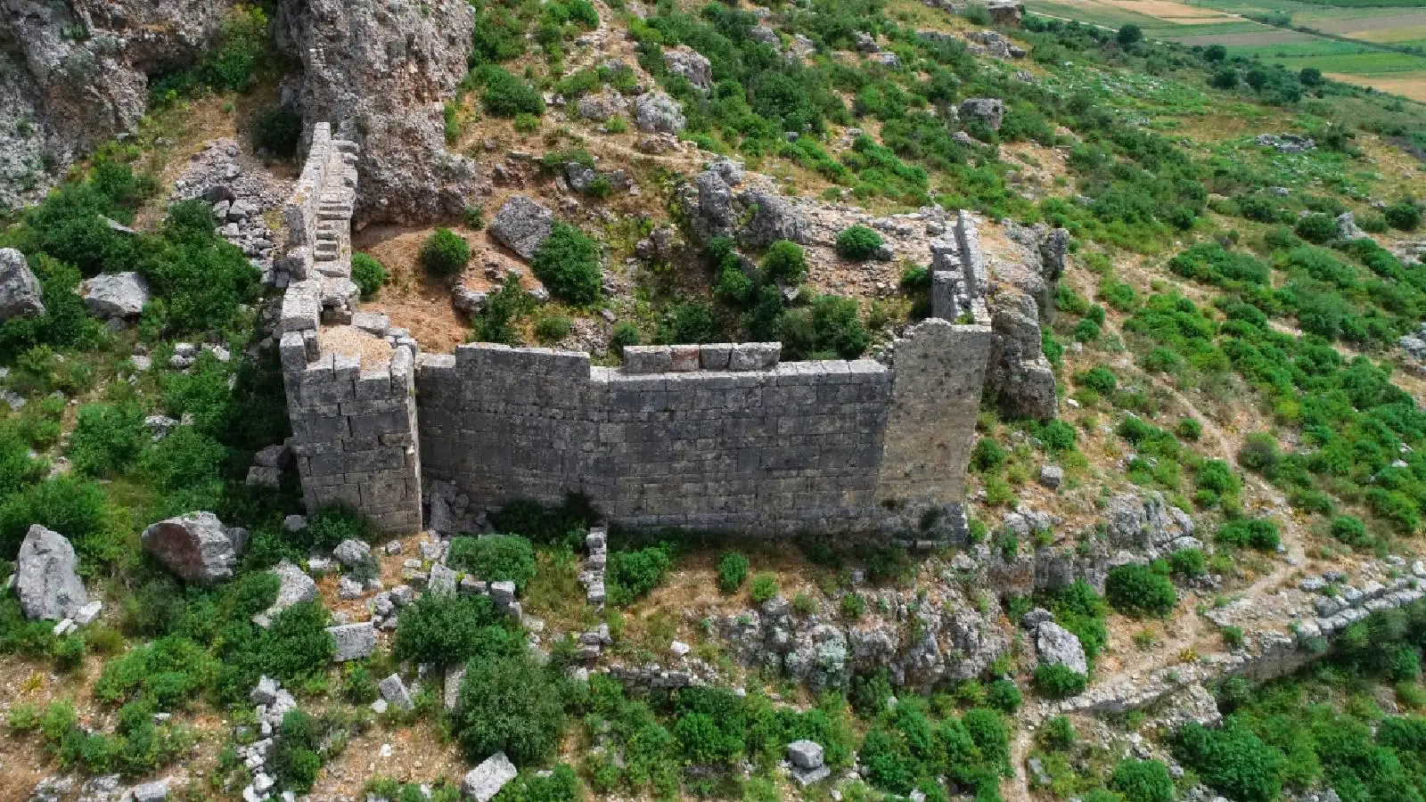 Sillyon Antik Kenti’ndeki 10 bin kişilik stadyumun yüzde 25’i gün yüzüne çıkarıldı