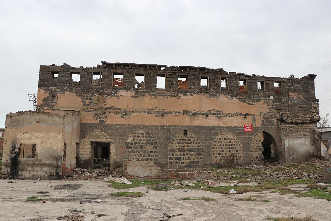 Patrik Maşalyan Surp Sarkis Kilisesi’nin restorasyonu için Diyarbakır’da