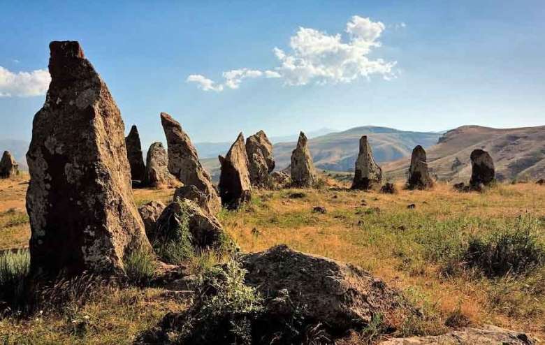 Karahunj, “Azerbaycan’ın tarihi topraklarında” bulunan bir anıt olarak sunuluyor