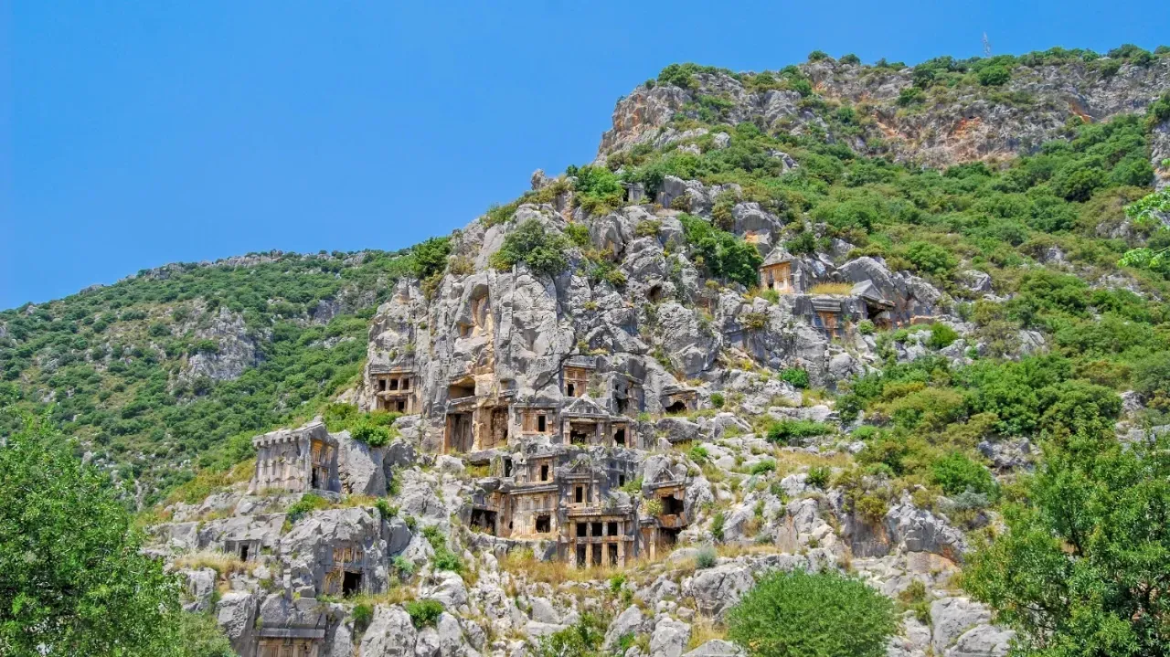 Muş’taki 9 Tarihi Mekan, Eser