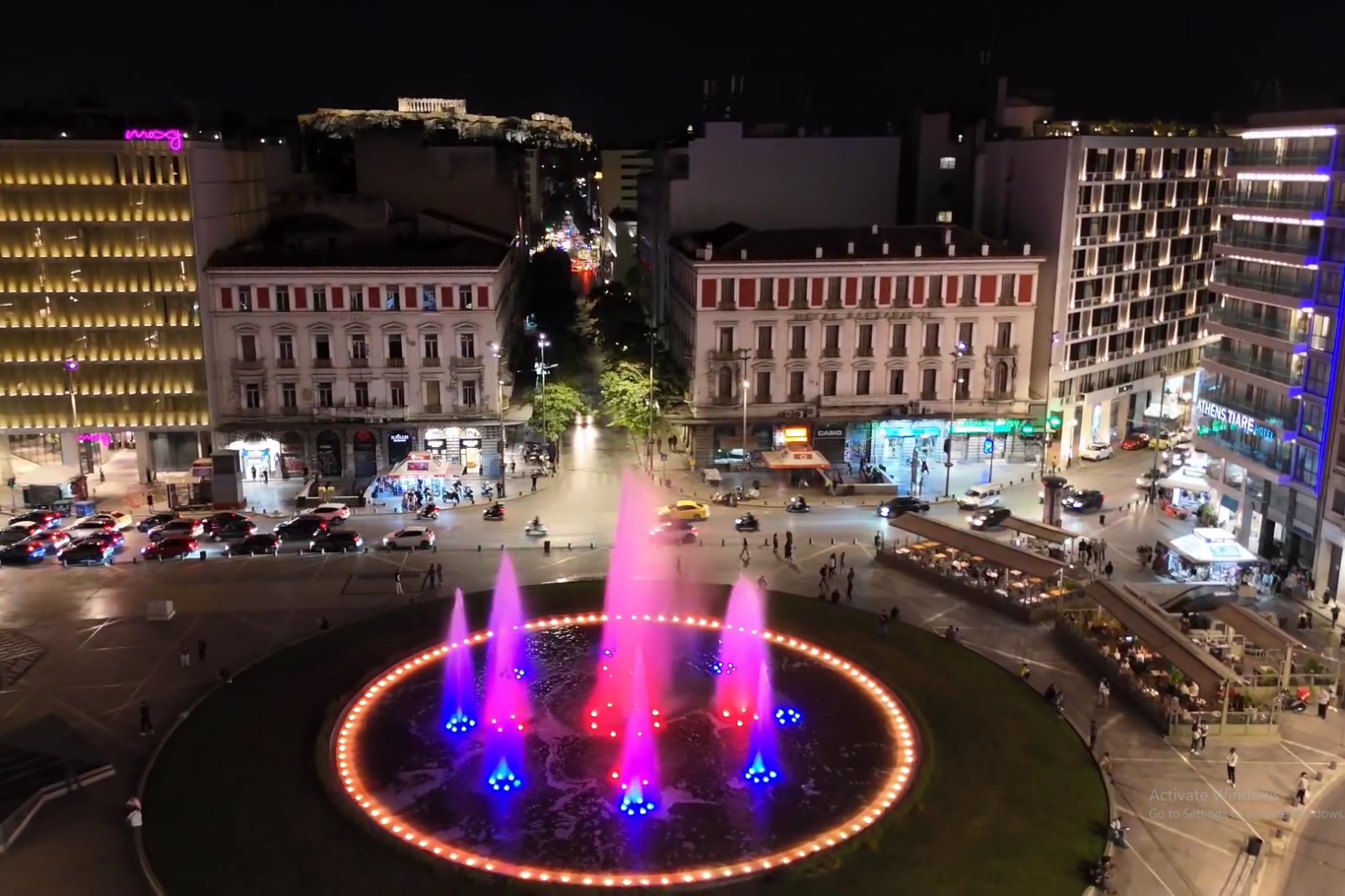 Atina’nın meydan çeşmeleri Ermeni bayrağının renklerine boyandı