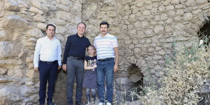 Şemdinli Kaymakamı Akpınar, tarihi kiliseyi ziyaret etti