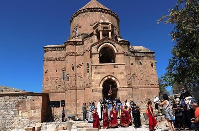 Akhtamar’daki Surp Haç Kilisesi’nde 12’inci ayin