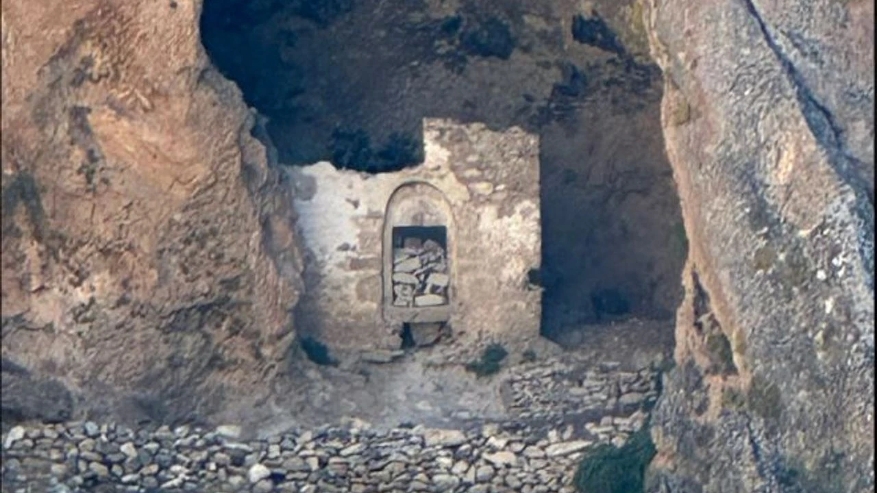 Bahçesaray’da Tarihi Miras: Kayaya Oyulmuş Beyaz Kilise