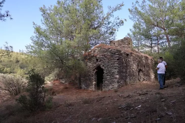 Muğla’da kiliseyi delik deşik ettiler! Sebebi başka çıktı: Meğer dertleri paraymış!
