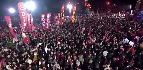 Saraçhane’de beşinci gece: Yine binler buluştu, Özel sandık sonuçlarını açıkladı