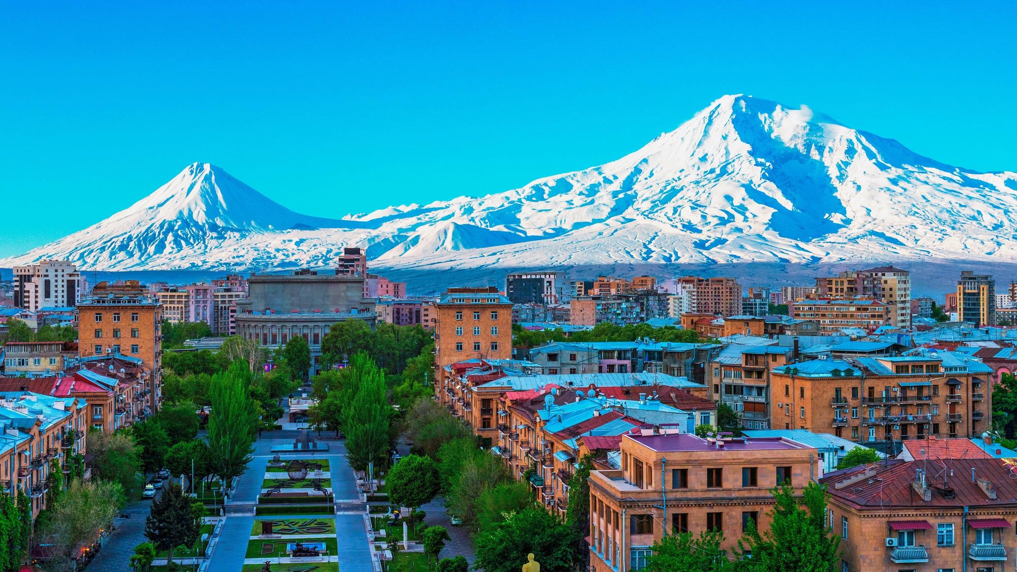 Le Figaro’dan “pembe şehir” Yerevan mimarisine övgü