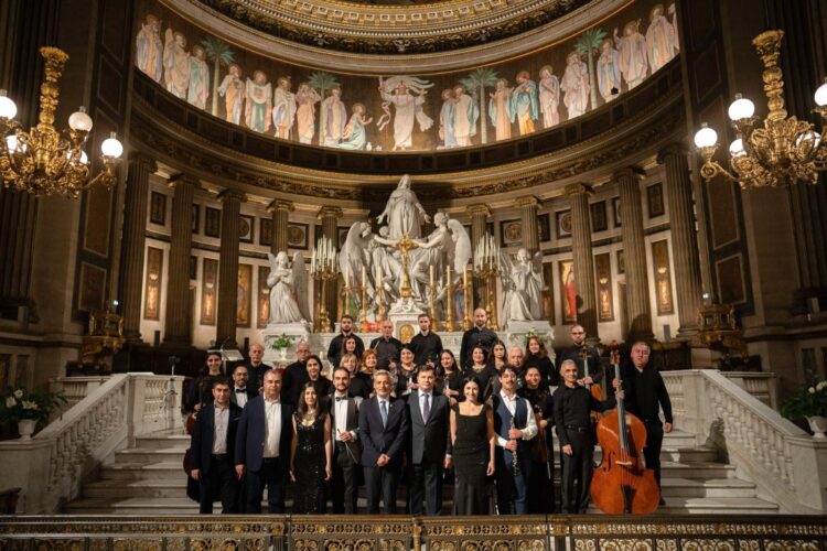 Ermeni Devlet Oda Orkestrası, Paris’teki Madeleine Kilisesi’nde ilk kez sahne aldı
