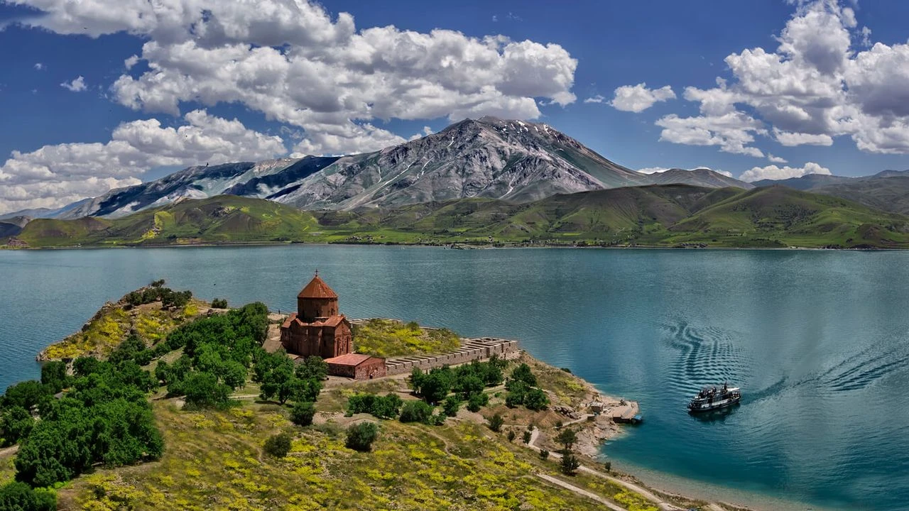 Van Akdamar Adası’nın yüzen sırrı