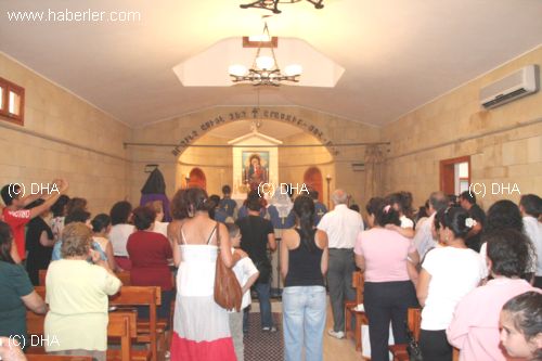 Ermeniler Vakıflı Köyü’nde Ayin İçin Toplandı