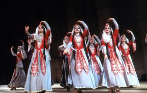 İstanbul Ermenileri «Talar» Müzik ve Dans Topluluğunun Ermeni kıyafetleri defilesi