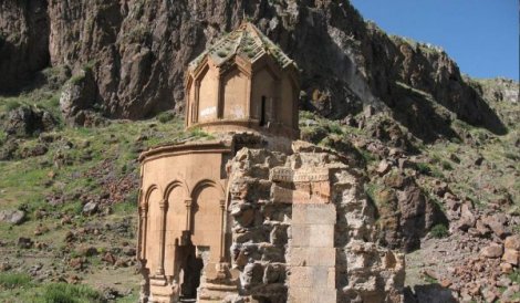 Digor’da Bulunan 5 Kiliseler Yıkılıyor