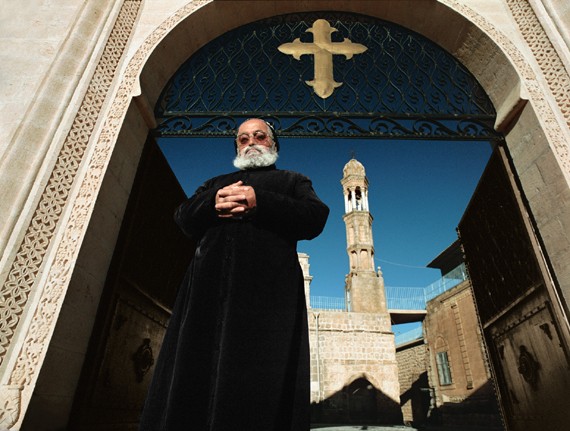Kilise arayışına belediye desteği