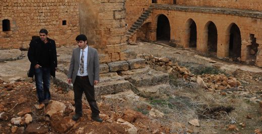 Mor Loozor Manastırı talan edildi