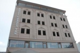 Eski ismi Vartan olan Hotel Garden yıkılıyor