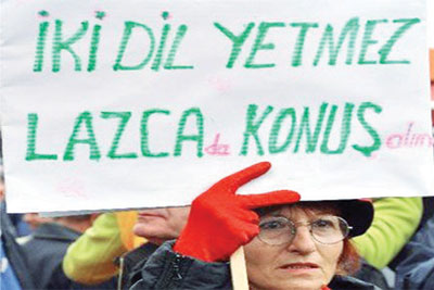 Lazlar, dillerinin yok olmaması için mücadele ediyor