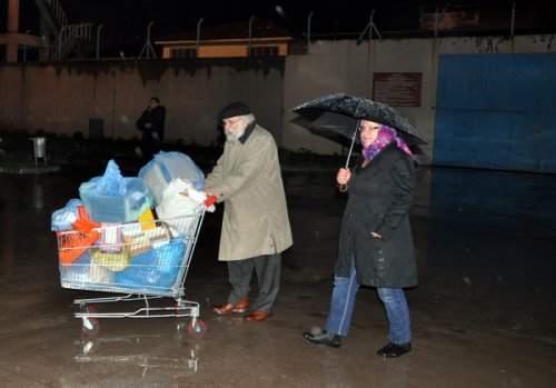 Ragıp Zarakolu cezaevinden kitaplarıyla çıktı