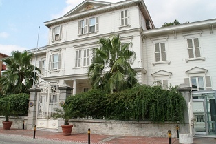 Kızılay’dan patrikhaneye Paskalya yardımı