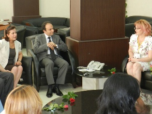 Diyarbakır Belediye Başkanı Ermenistan’lı iş kadınlarını güllerle karşıladı (Fotoröportaj)