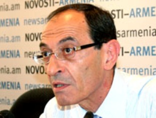 Şavarş Koçaryan: Davutoğlu uluslararası hukuk alanındaki bilgilerini sıfırladı