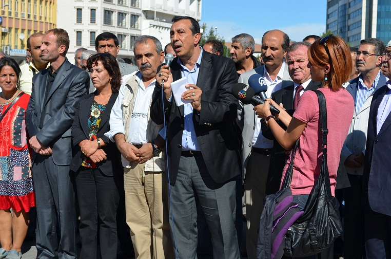 ‘Dilimiz Engellenmeseydi, Evlatlarımız Dağlara Çıkmazdı’