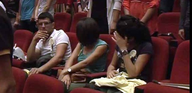 İstiklal Marşı okunurken ayağa kalkmadılar