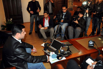 Demirtaş ‘Öcalan heykeli’nde ısrarlı!