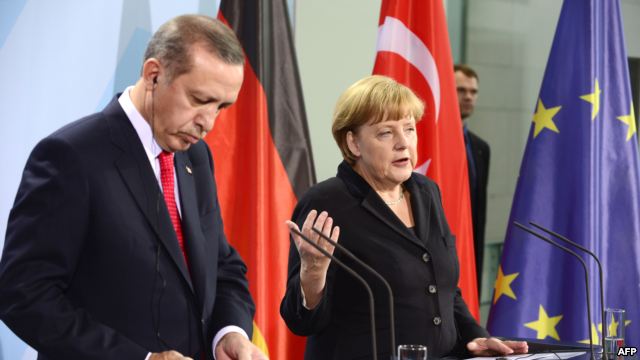 Erdoğan’dan Merkel’e: ’50 yıllık AB sürecimiz artık nihayete varsın’