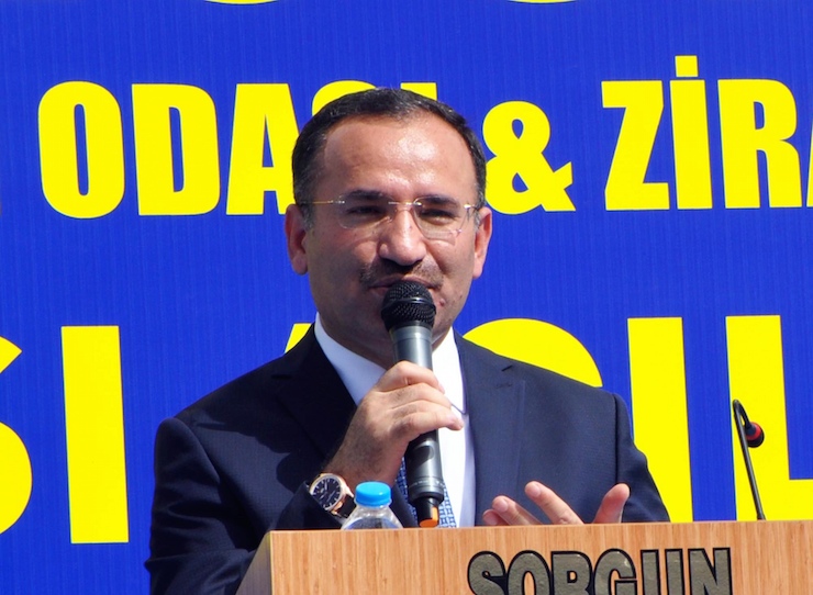 Alevilerden Bozdağ’a: ‘Tarihimizde insan yakma’ yok diyen bakan tarih bilmiyor