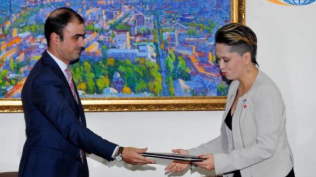 Ermeni tarihi ve kültürel anıtların resimleri “Coca -Cola” şişelerini süsleyecek