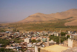 Derik Belediyesi’nin tabelası yeniden 3 dilli olarak asıldı