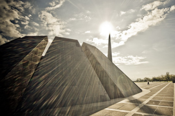 Diyarbakırlı Ermeni gencin, Soykırım Müzesi anı defterindeki yazı sosyal medya kullanıcılarını duyguladı