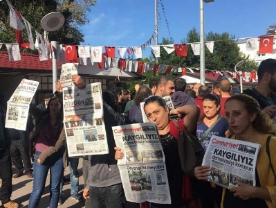 Hopa halkı: Darbeye de diktaya da karşıyız