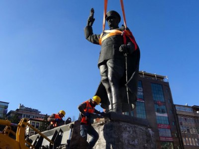 Rize’de 15 Temmuz Meydanı’ndan Atatürk heykeli kaldırıldı