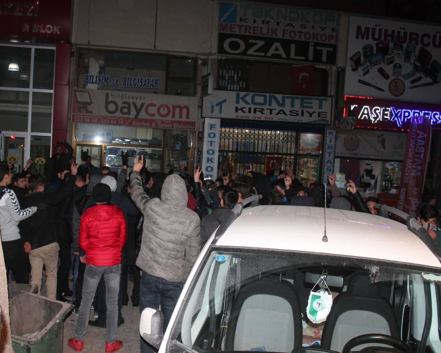 Konya’da HDP binasına saldırı