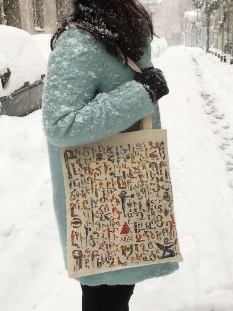 ‘Kuş-Yazı’lı Çanta