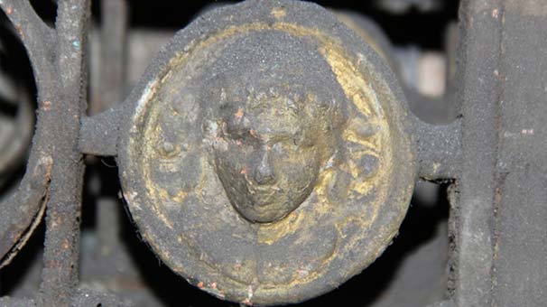 Herkes bu kapının peşinde