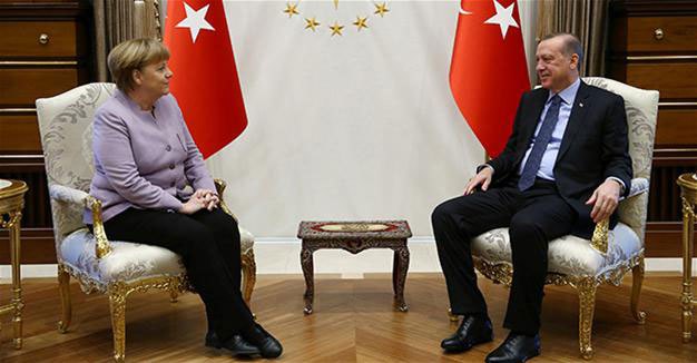 Angela Merkel’den basın özgürlüğü ve ‘başkanlık sistemi’ uyarıları