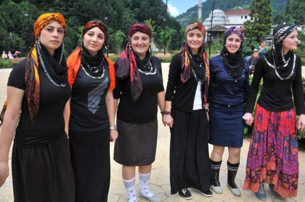 Hopa’nın Çavuşlu köyünden kadınca ‘Hayır’: Civelek sen ne diyorsun yengem benim?