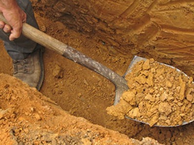 Define ararken toprak altında kalarak öldü