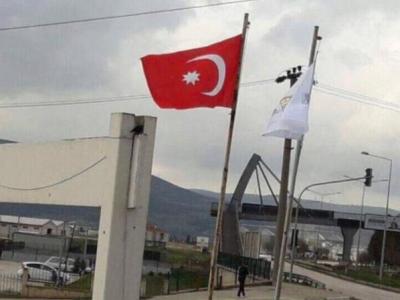 Türk bayrağını indirip Osmanlı bayrağı çektiler