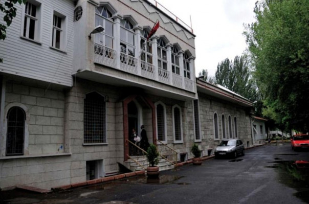 İstanbul’daki Ermenileri ‘sizlere ölüm’ diye taşladılar