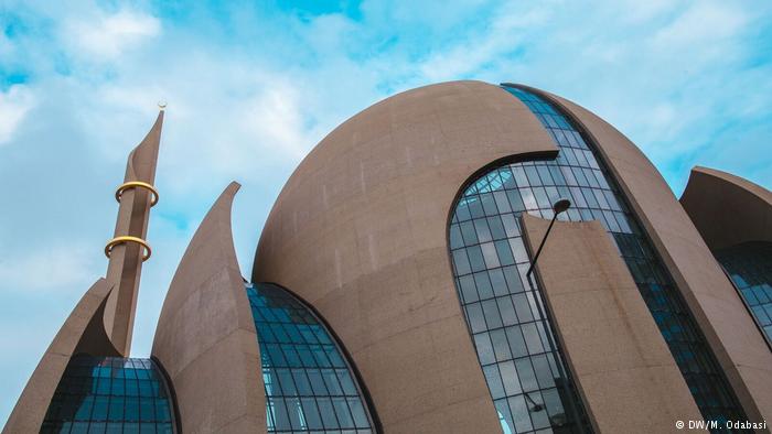 Almanya’da camiye “Afrin” saldırısı