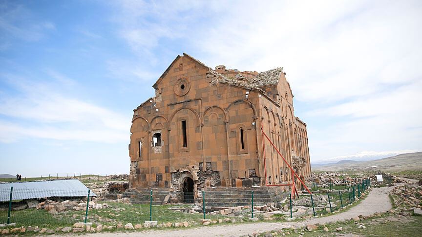 Ani’deki ‘Büyük Katedral’ restore edilecek