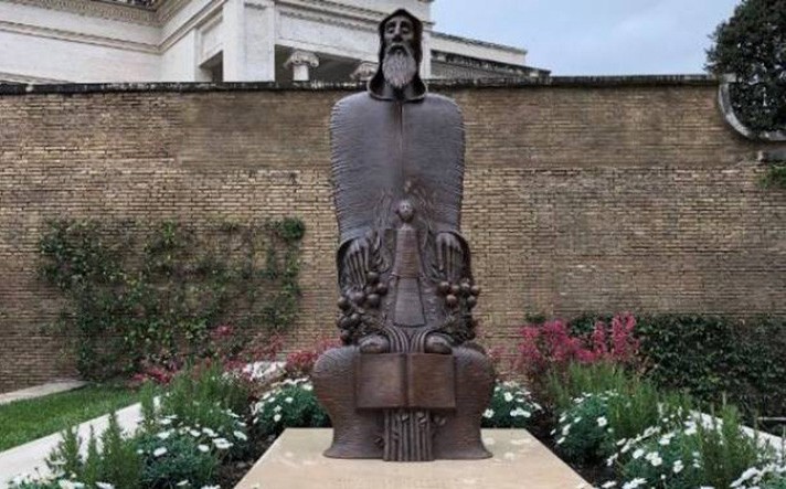 Vatikan’da ünlü Ermeni din adamı Aziz Grigor Narekatsi’nin heykeli törenle açıldı