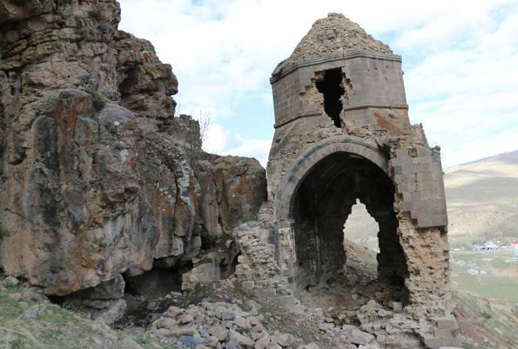 400 yıllık Saint Stefanos Kilisesi yıkılmanın eşiğinde