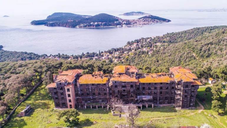 Patrik’ten yetimhane ricası