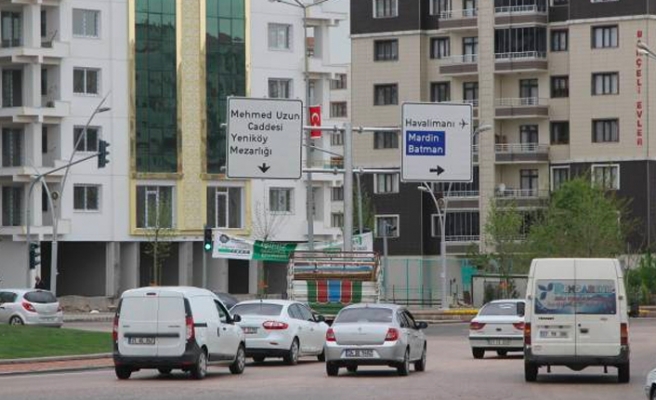 Diyarbakır’da Kürtçe yön tabelaları da kaldırıldı