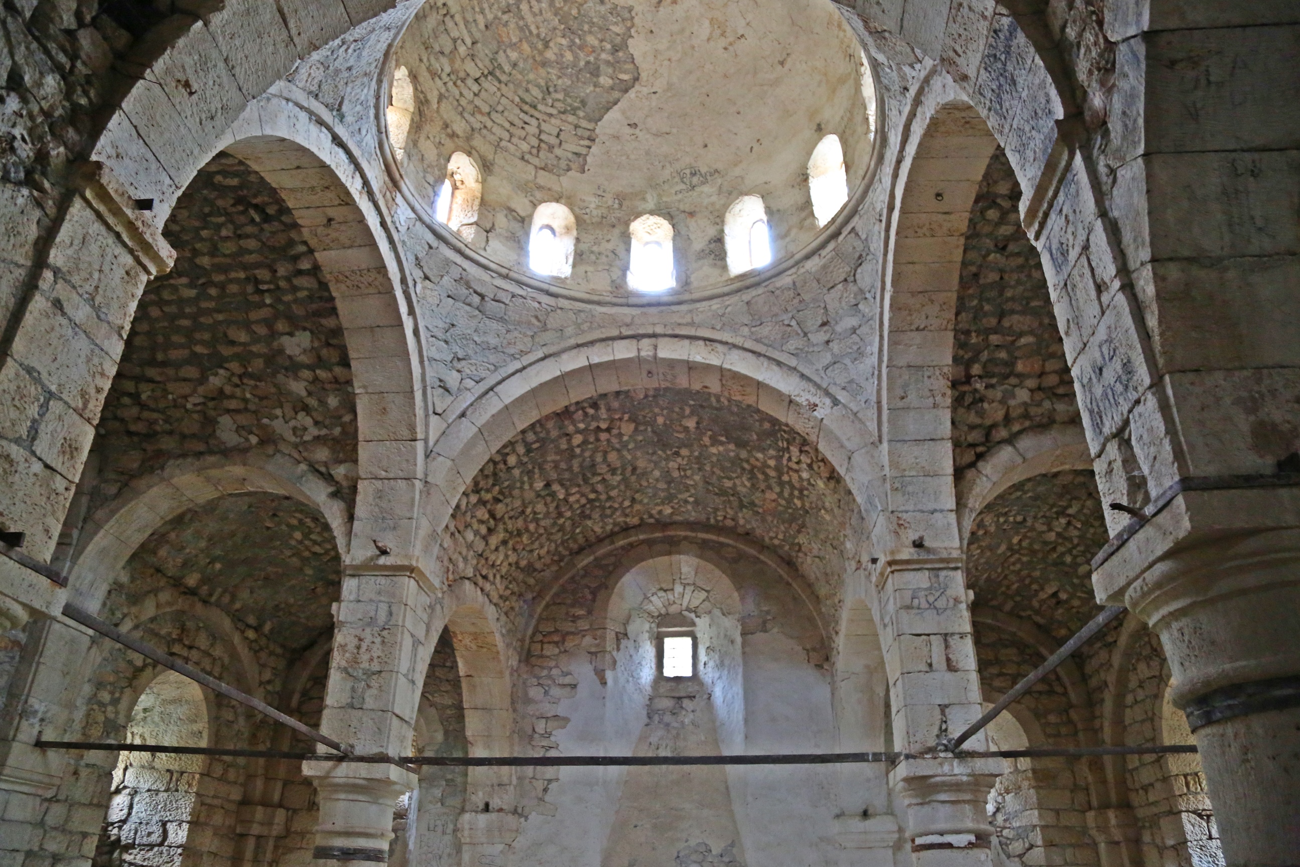 Abrank Ermeni Manastırı restore edilmeyi bekliyor!